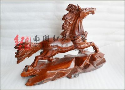 馬根雕,整木雕刻馬擺件,越南馬的工藝品批發(fā) 隨形雕刻馬擺設(shè)